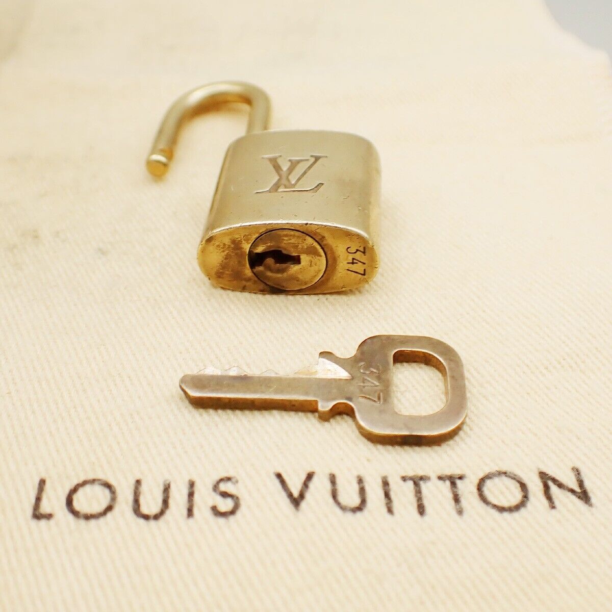 LOUIS VUITTON LV 10 Set  Padlock Key Bag Charm Cadena Gold Plated France 37YF670
