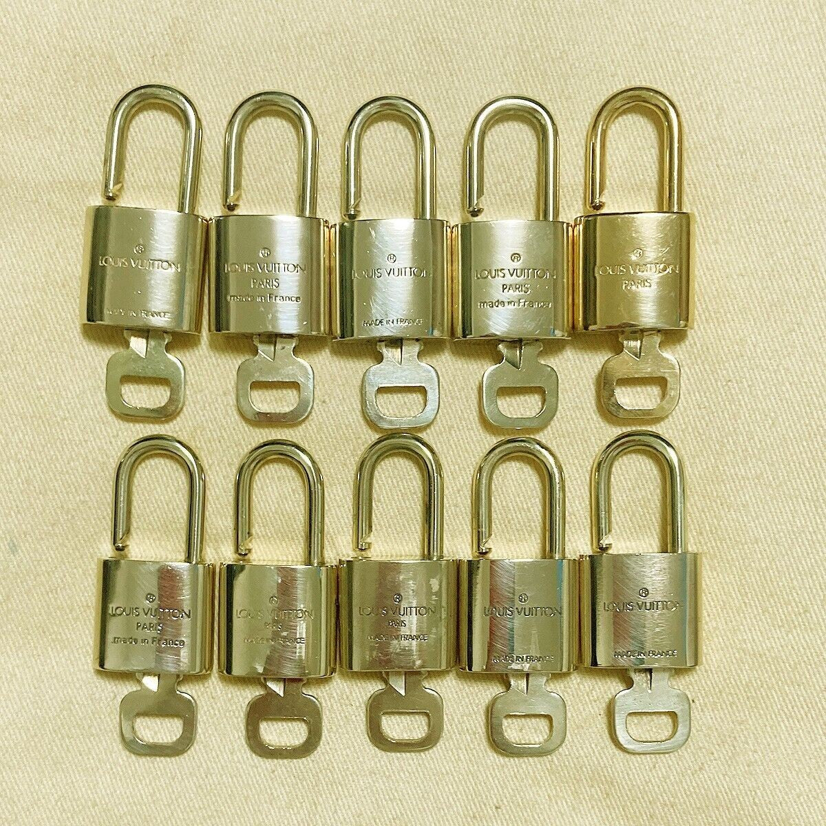 LOUIS VUITTON LV 10 SET PADLOCK CADENA KEY BAG CHARM GOLD PLATED FRANCE 31PDA127