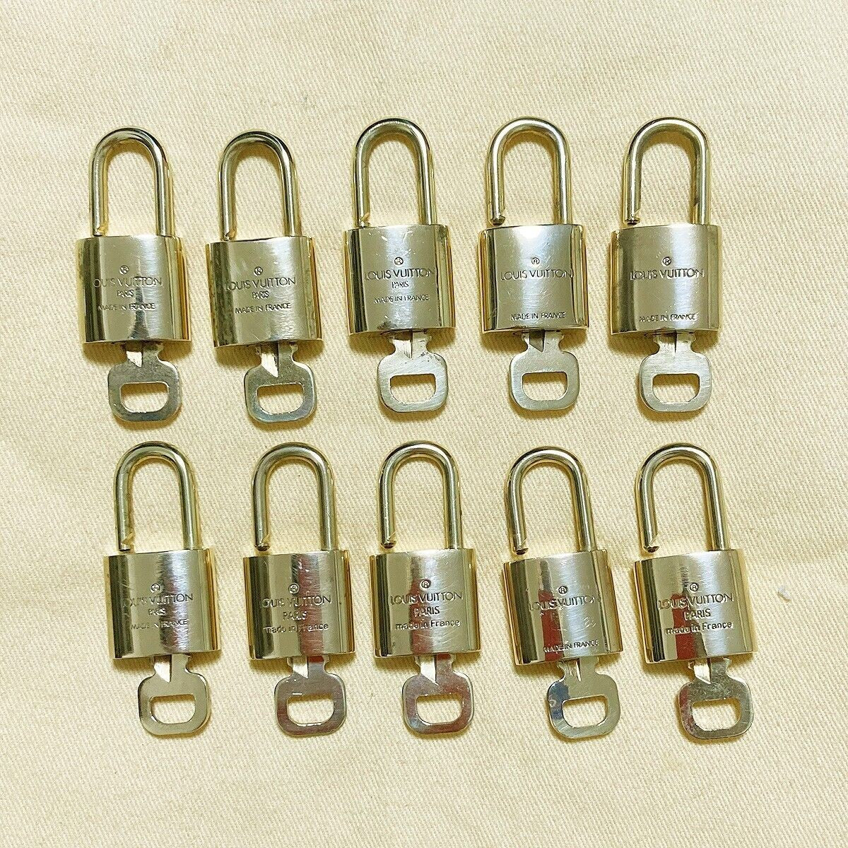 LOUIS VUITTON LV 10 SET PADLOCK KEY BAG CHARM CADENA GOLD PLATED FRANCE 62PDA034