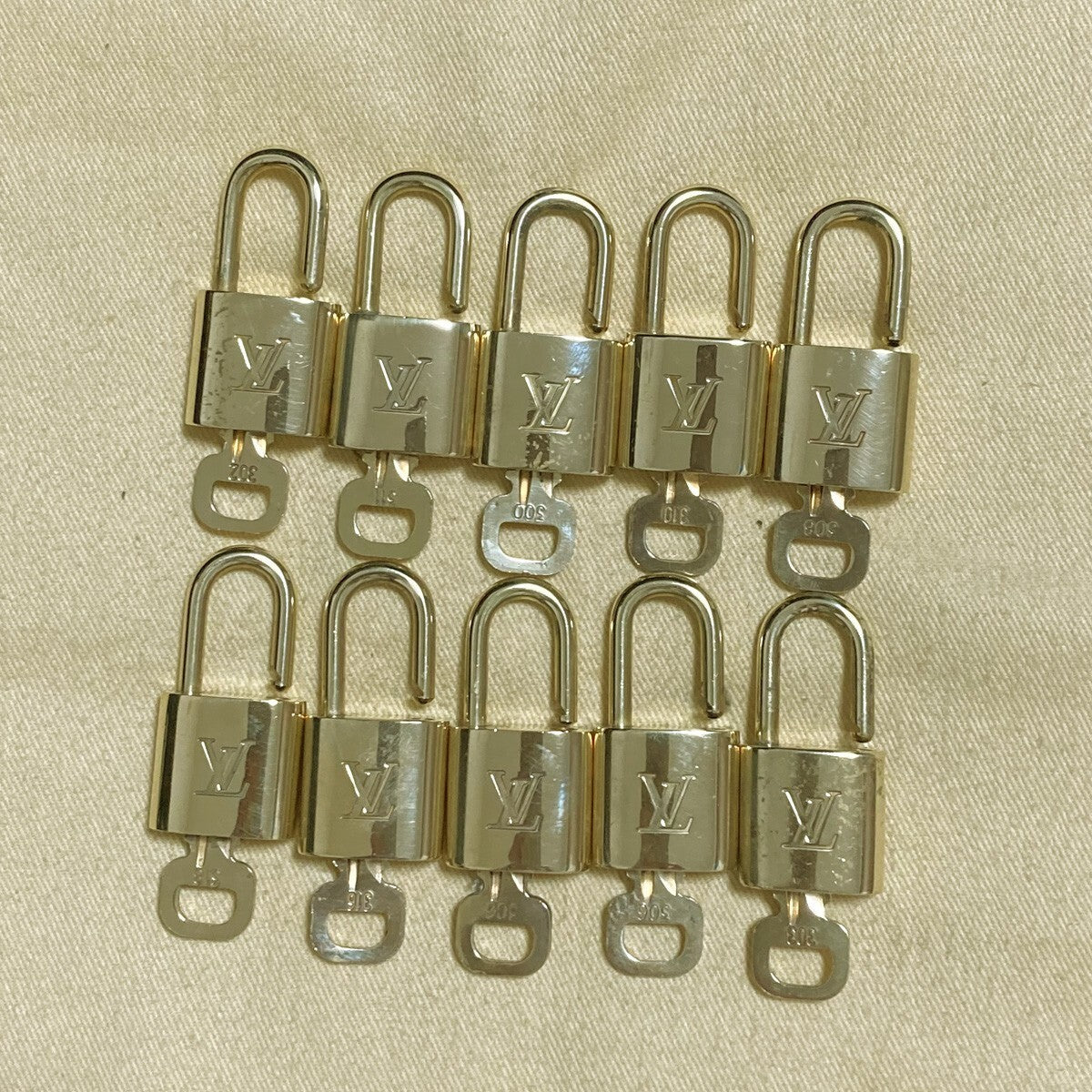 LOUIS VUITTON LV 10 SET PADLOCK KEY CHARM CADENA GOLD-PLATED FRANCE 61PDA239