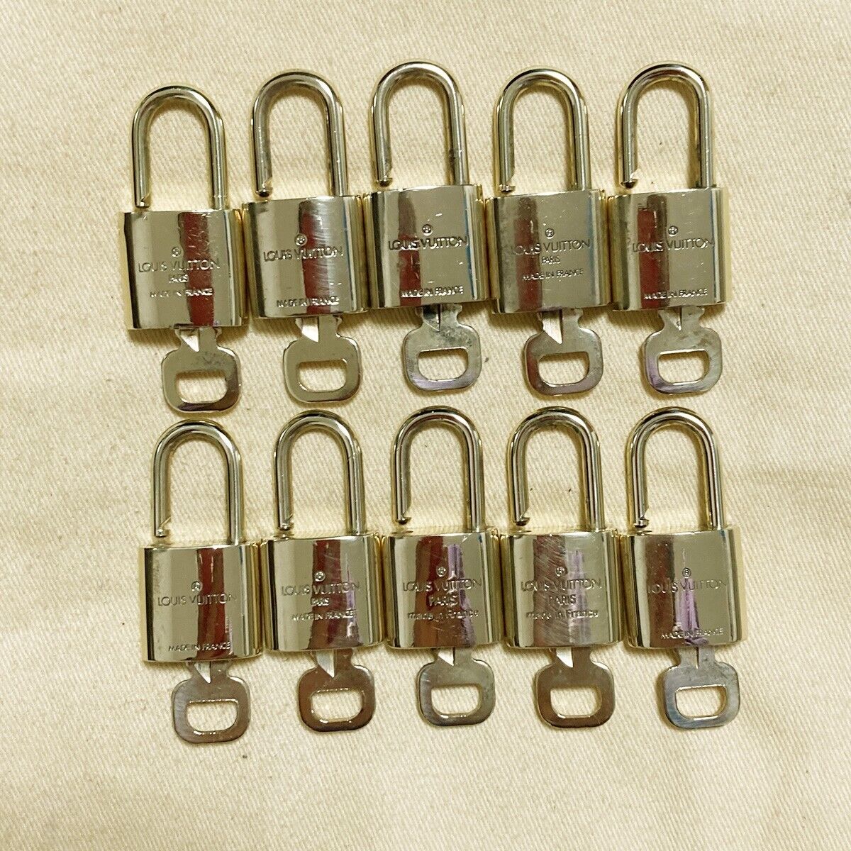 LOUIS VUITTON LV 10 SET PADLOCK KEY CHARM CADENA GOLD-PLATED FRANCE 62PDA163