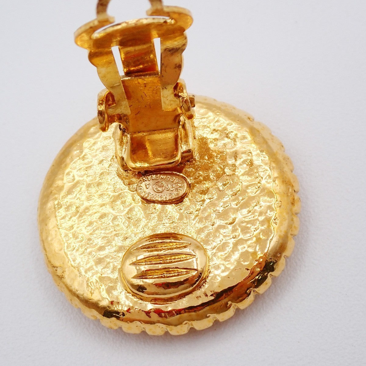 CHANEL CC Logo Round Button Earrings 96A Clip-On Gold France Vintage 80RL495