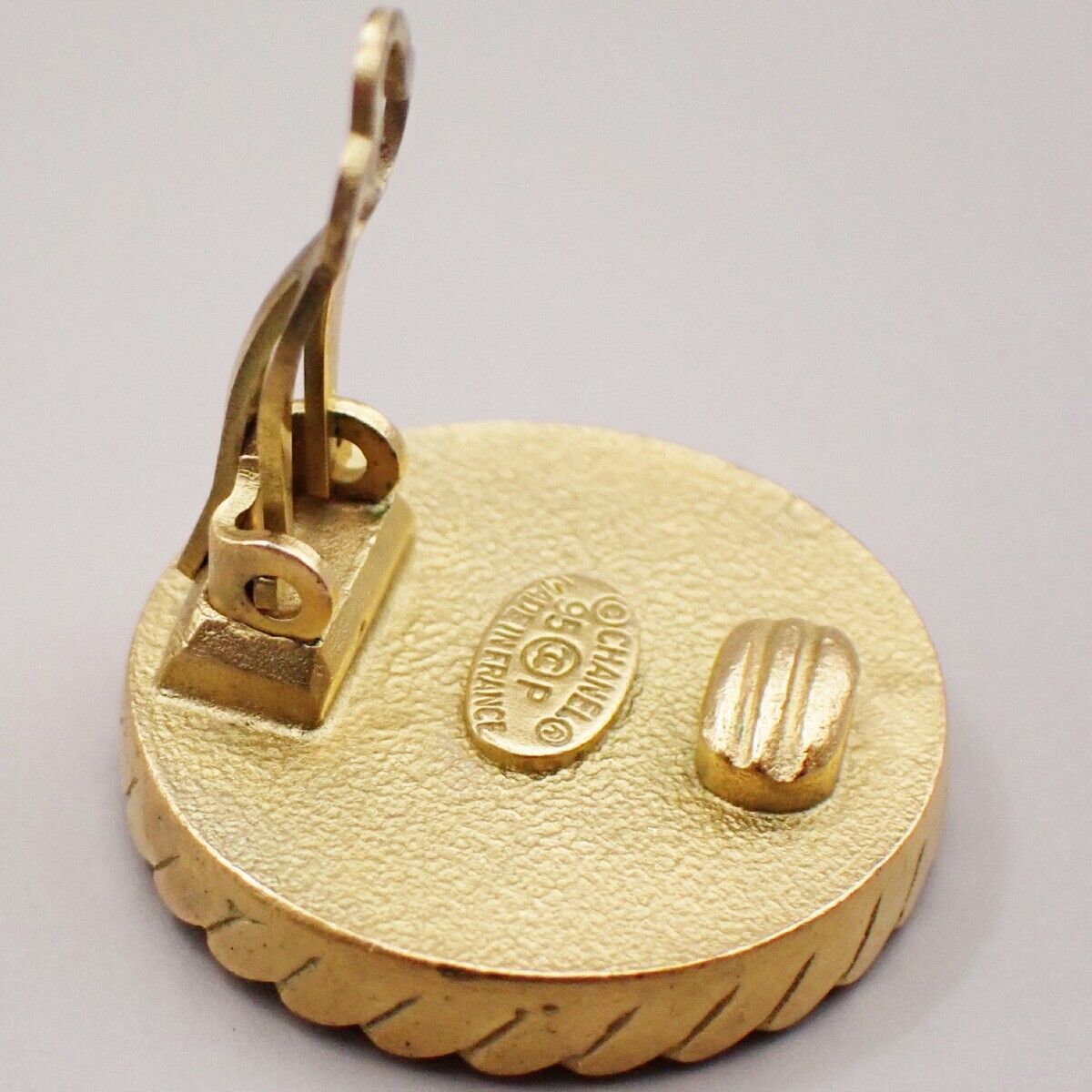 CHANEL CC Logo Button Earrings 95P Clip-On Gold Black GHW France Vintage 76RK705