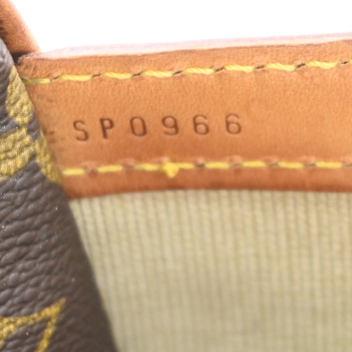 LOUIS VUITTON Reporter GM Crossbody Shoulder Bag Monogram Leather M45252 72YJ290
