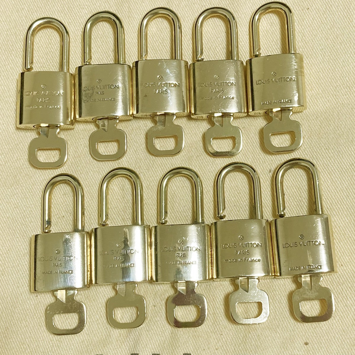 LOUIS VUITTON LV 10 SET PADLOCK KEY CHARM CADENA GOLD-PLATED FRANCE 61PDA262