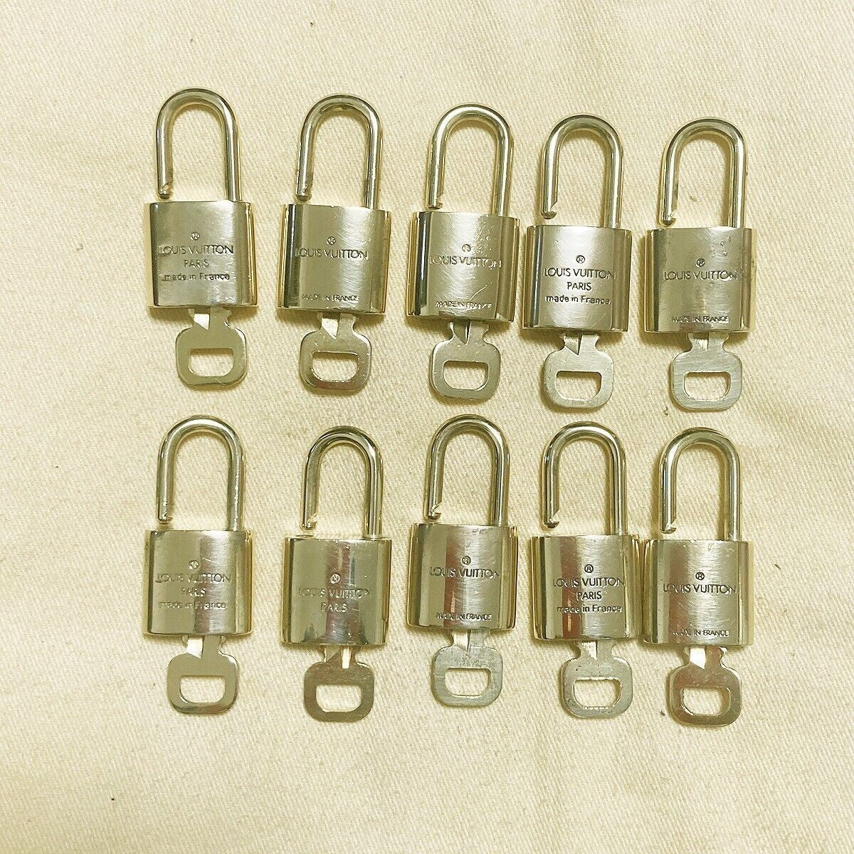 LOUIS VUITTON LV 10 SET PADLOCK KEY BAG CHARM CADENA GOLD PLATED FRANCE 39PDA078