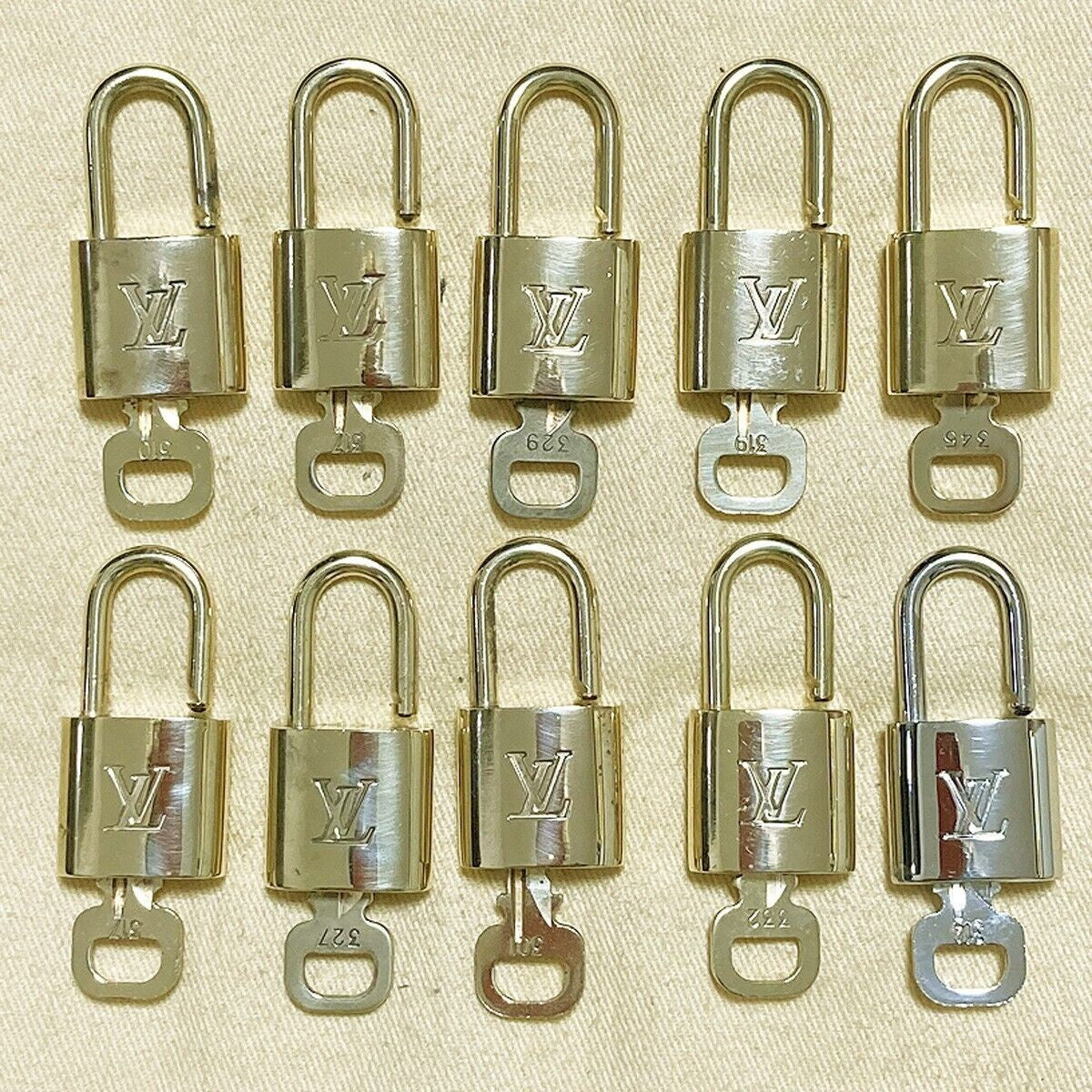 LOUIS VUITTON LV 10 SET PADLOCK KEY BAG CHARM CADENA GOLD PLATED FRANCE 62PDA086