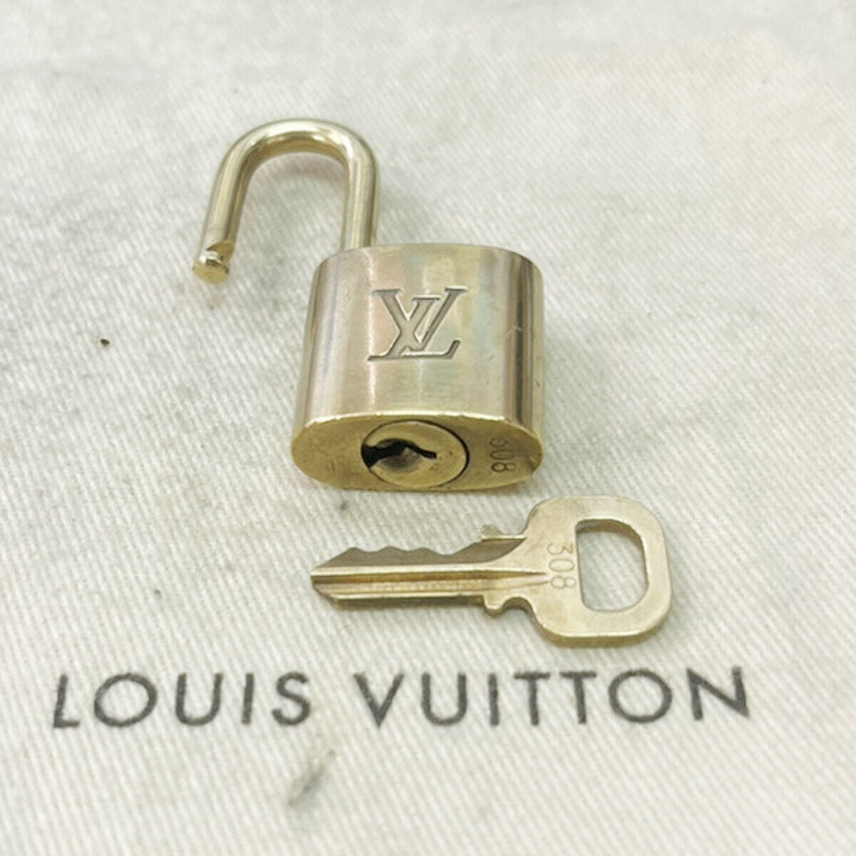 LOUIS VUITTON LV 10 SET PADLOCK CADENA KEY BAG CHARM GOLD PLATED FRANCE 35JF483