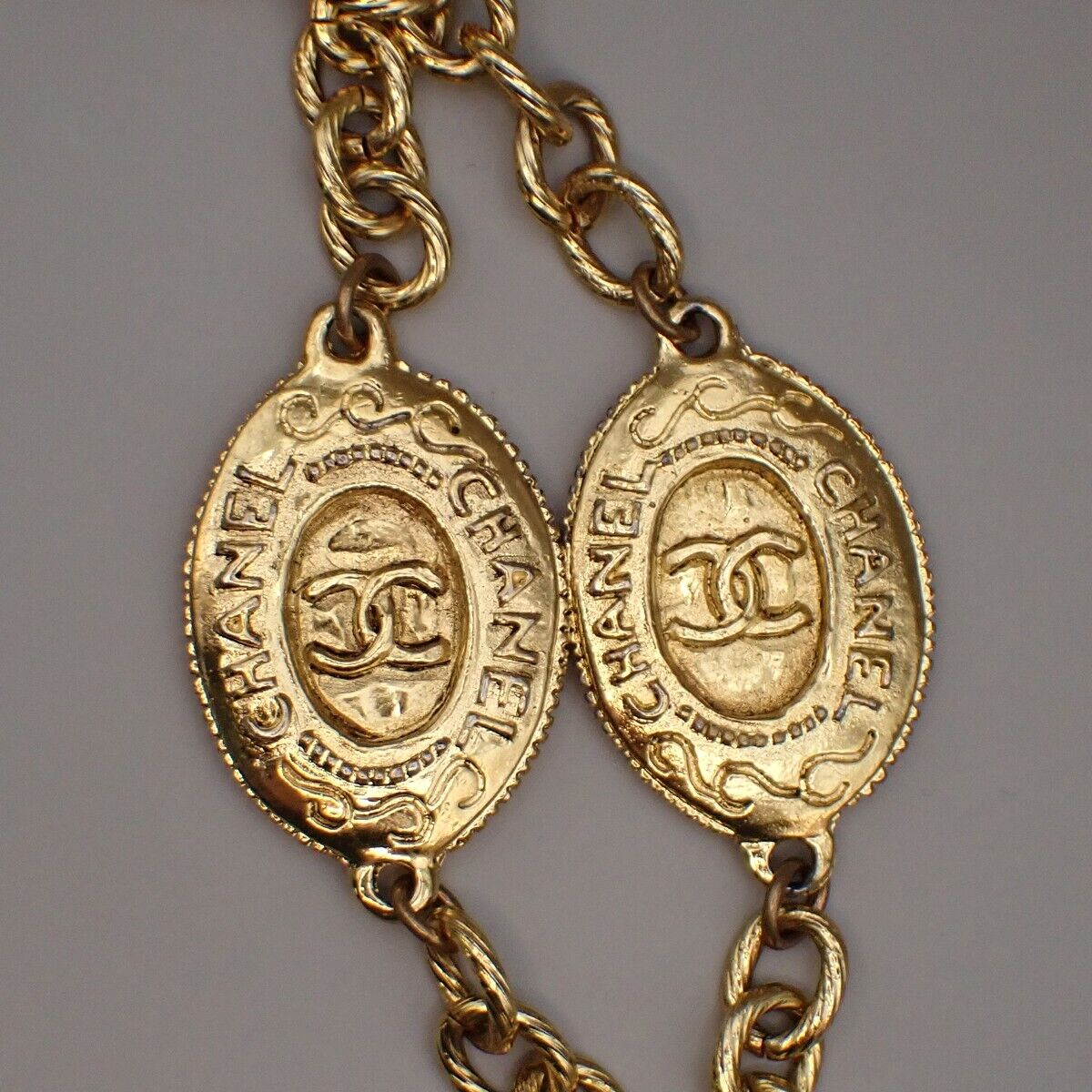 CHANEL CC Logo Medallion Round Pendant Chain Necklace Gold Accessory 12RK784