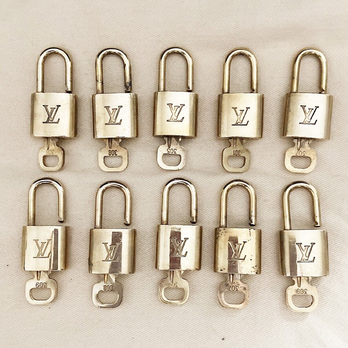 LOUIS VUITTON LV 10 SET PADLOCK KEY BAG CHARM CADENA GOLD PLATED FRANCE 86YB051