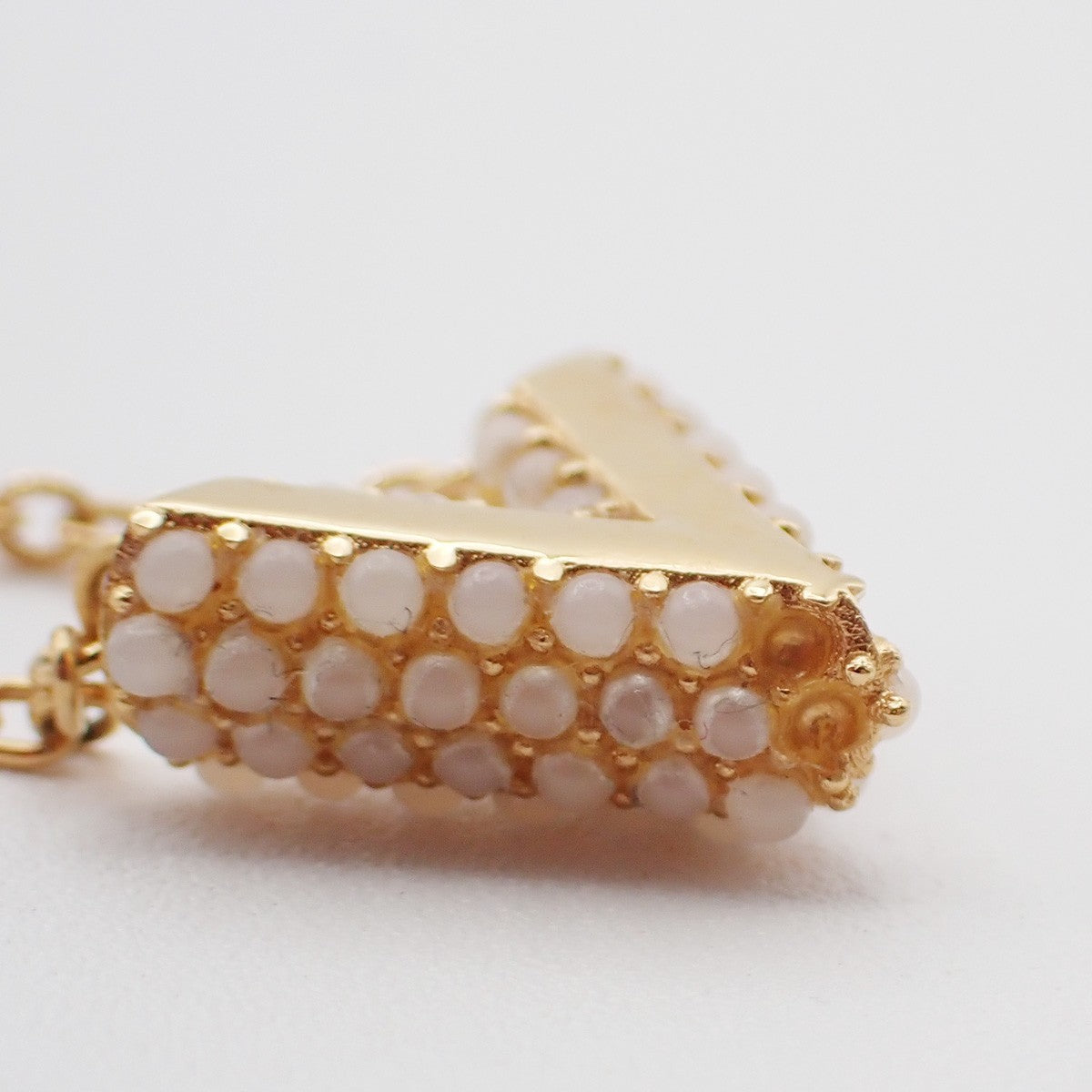LOUIS VUITTON Collier Essential V  Necklace Imitation Pearl GHW M68358 30CA075
