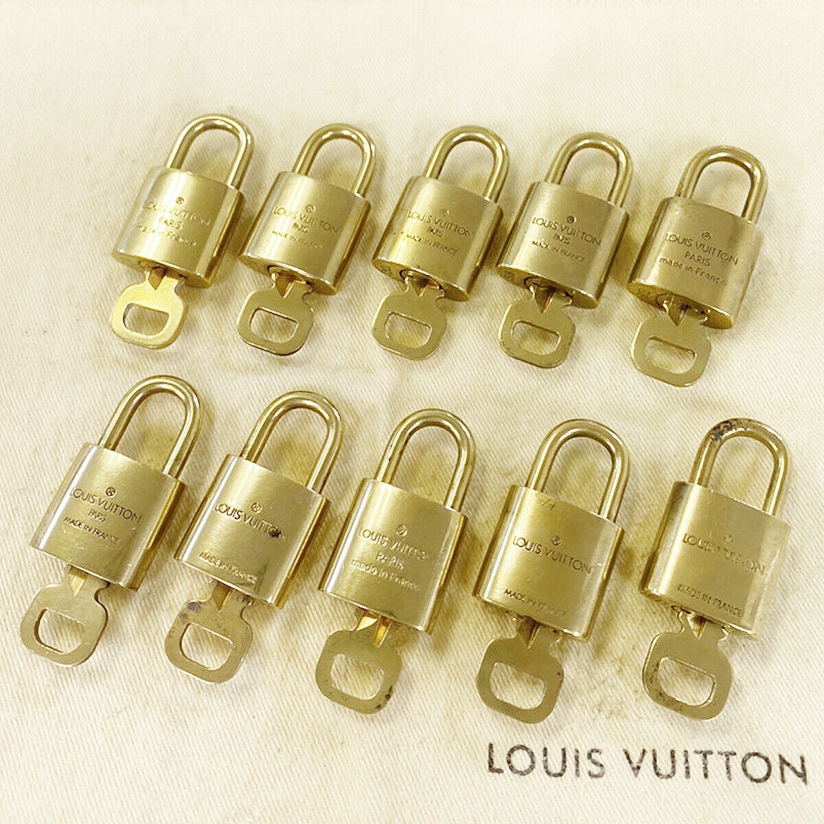 LOUIS VUITTON LV 10 SET PADLOCK CADENA KEY BAG CHARM GOLD PLATED FRANCE 35MS881