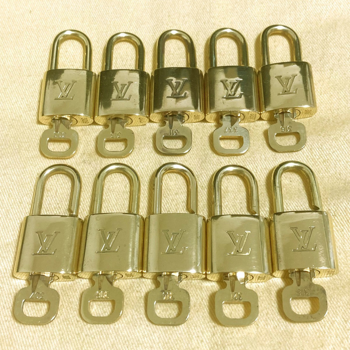 LOUIS VUITTON LV 10 SET PADLOCK KEY CHARM CADENA GOLD-PLATED FRANCE 39PDA311