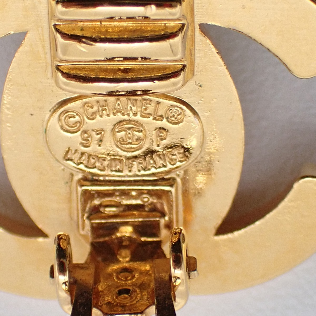 CHANEL CC Logo Button Earring 97P Clip-On Gold-Plated France Vintage 67CA564