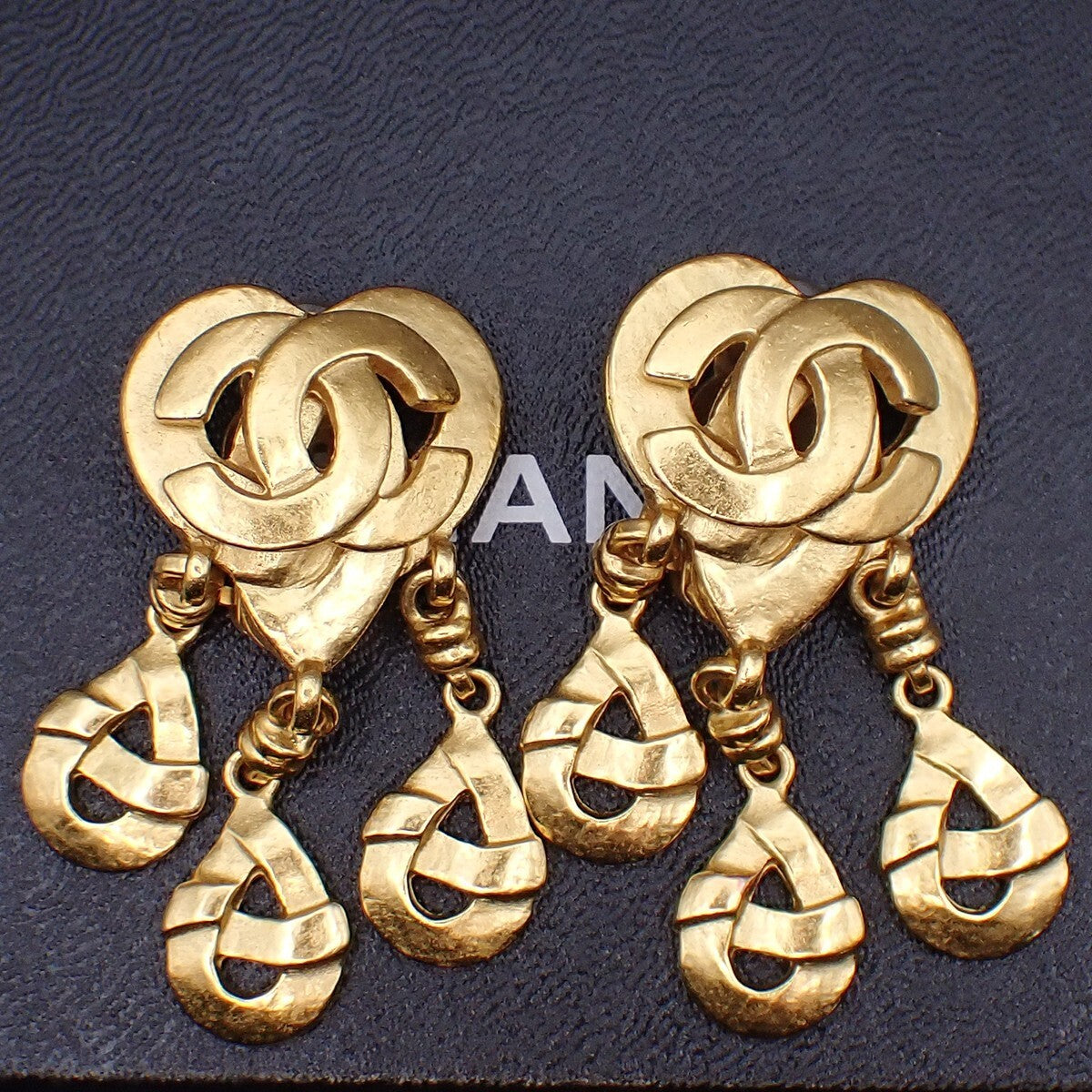 CHANEL CC Logo Heart Drop Earrings 97P Clip-On Gold GHW France Vintage 600RK641