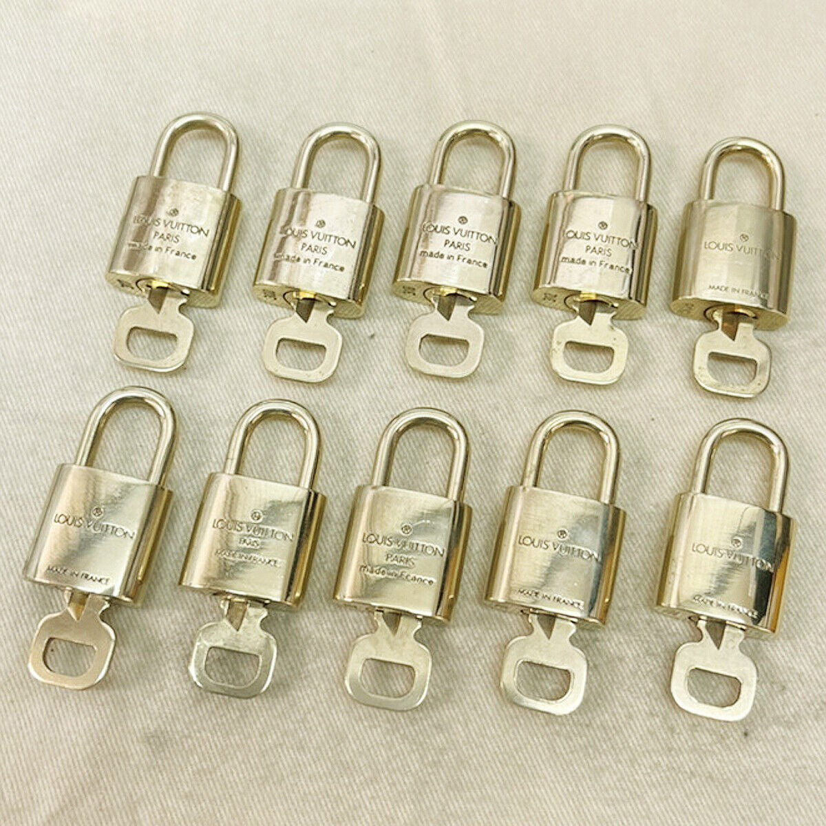 LOUIS VUITTON LV 10 SET PADLOCK KEY CHARM CADENA GOLD-PLATED FRANCE 35JF465