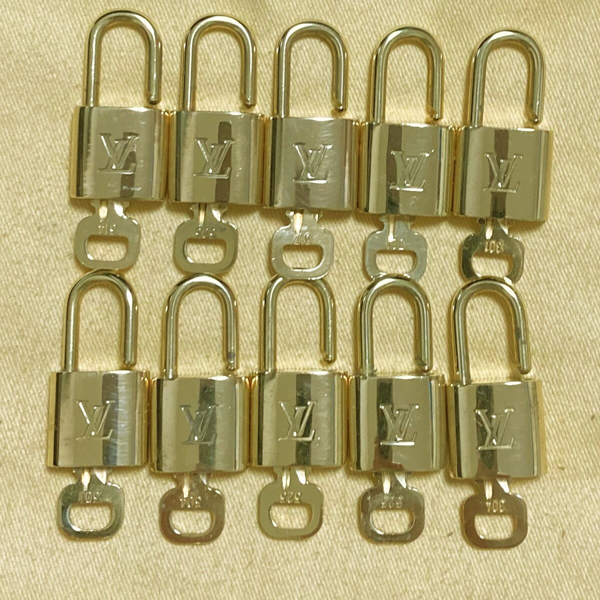 LOUIS VUITTON LV 10 SET PADLOCK KEY CHARM CADENA GOLD-PLATED FRANCE 62PDA207