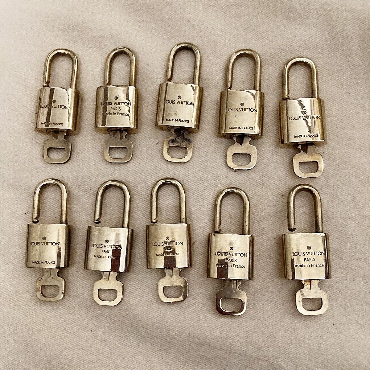 LOUIS VUITTON LV 10 SET PADLOCK KEY BAG CHARM CADENA GOLD PLATED FRANCE 80YB048