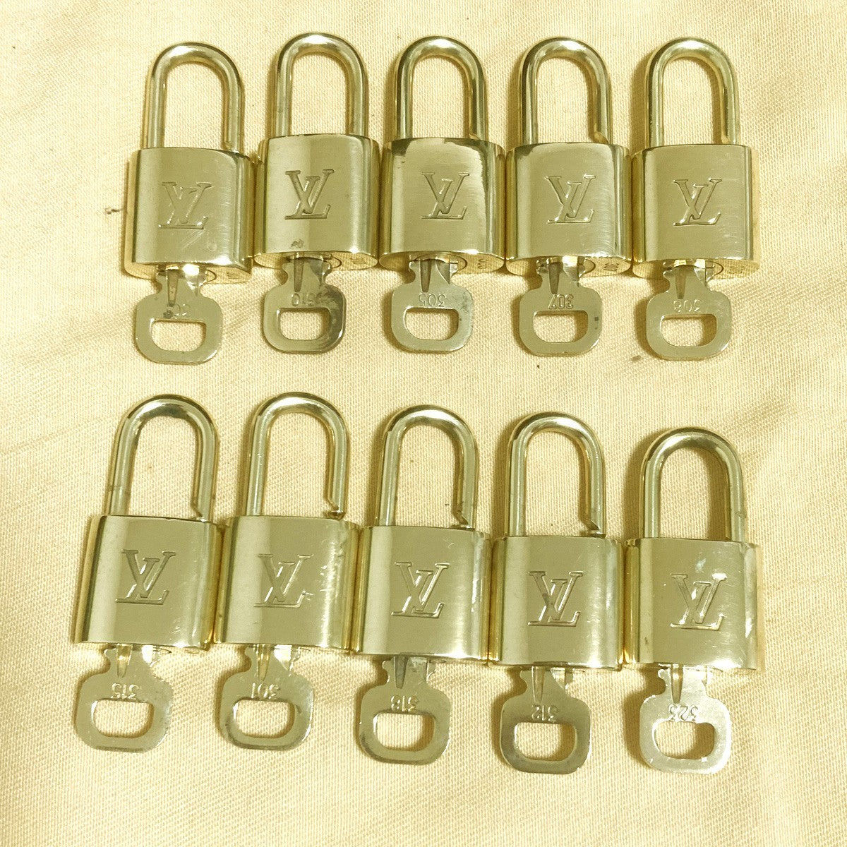 LOUIS VUITTON LV 10 SET PADLOCK KEY CHARM CADENA GOLD-PLATED FRANCE 37PDA316