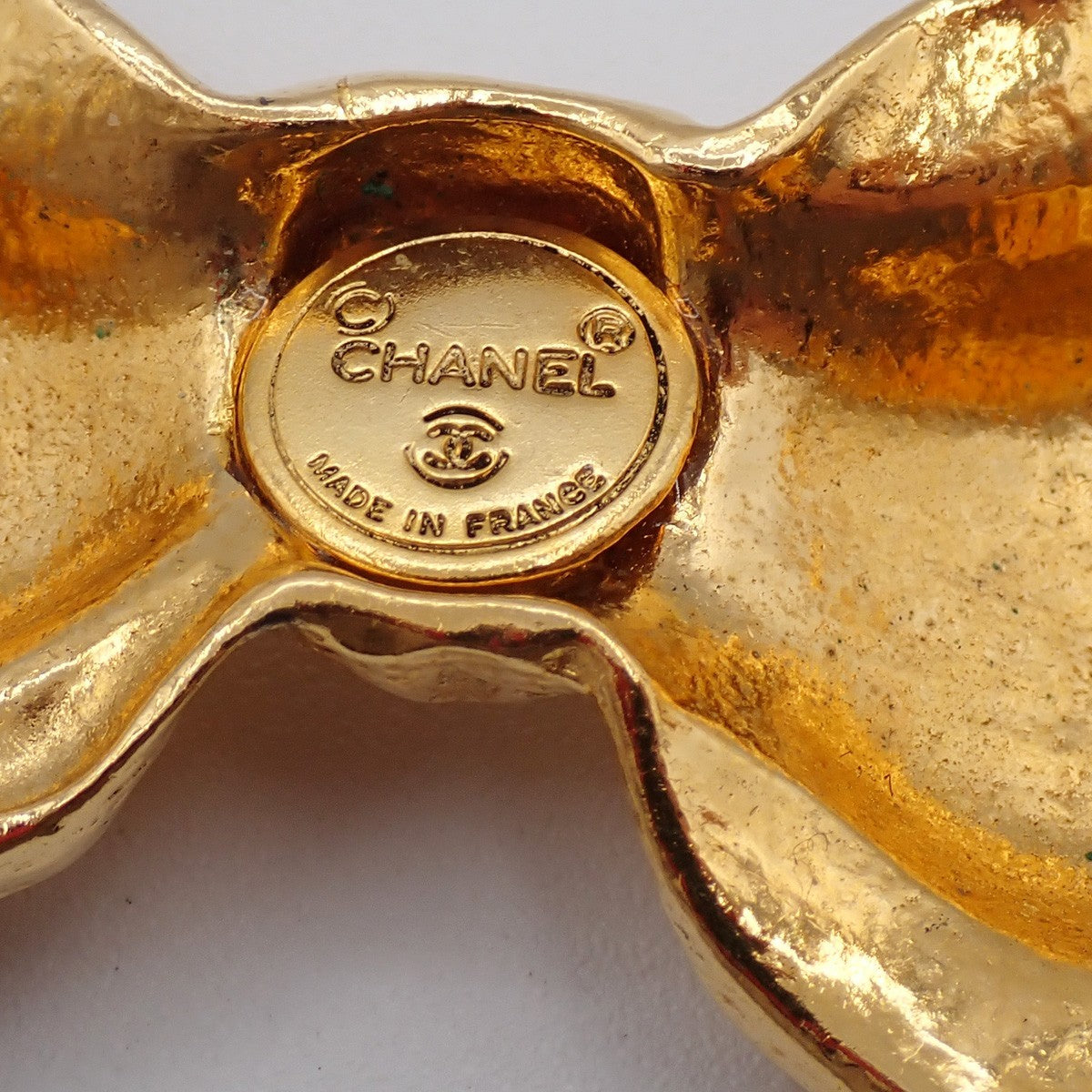 CHANEL CC Ribbon Bow Pin Brooch Gold France Vintage 30KC750