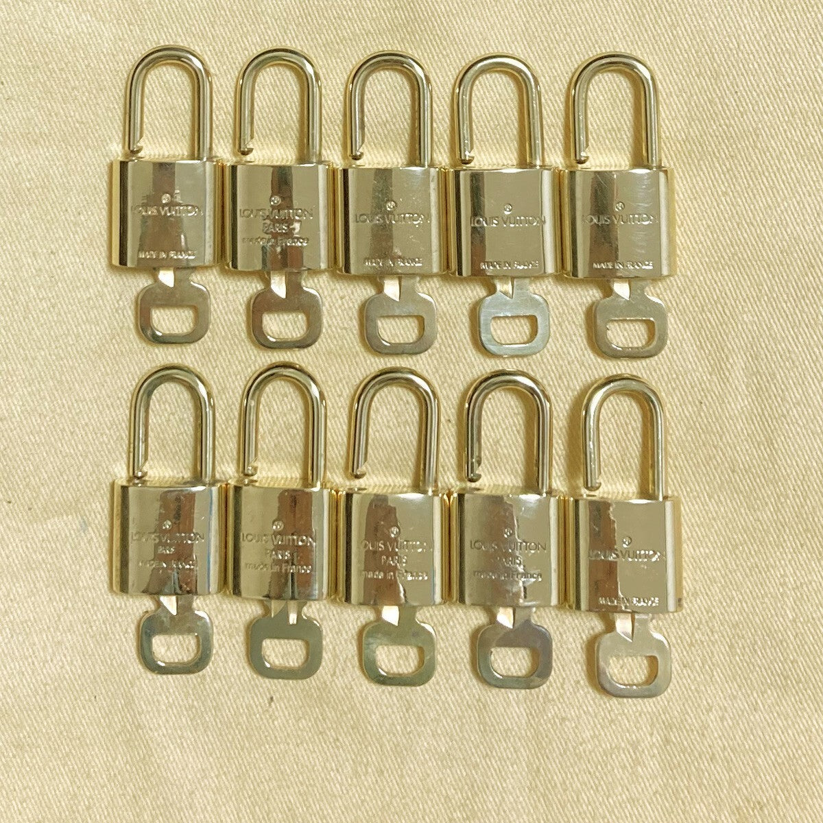 LOUIS VUITTON LV 10 SET PADLOCK KEY CHARM CADENA GOLD-PLATED FRANCE 37PDA215