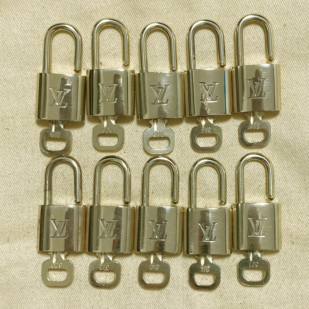 LOUIS VUITTON LV 10 SET PADLOCK KEY CHARM CADENA GOLD-PLATED FRANCE 31PDA186