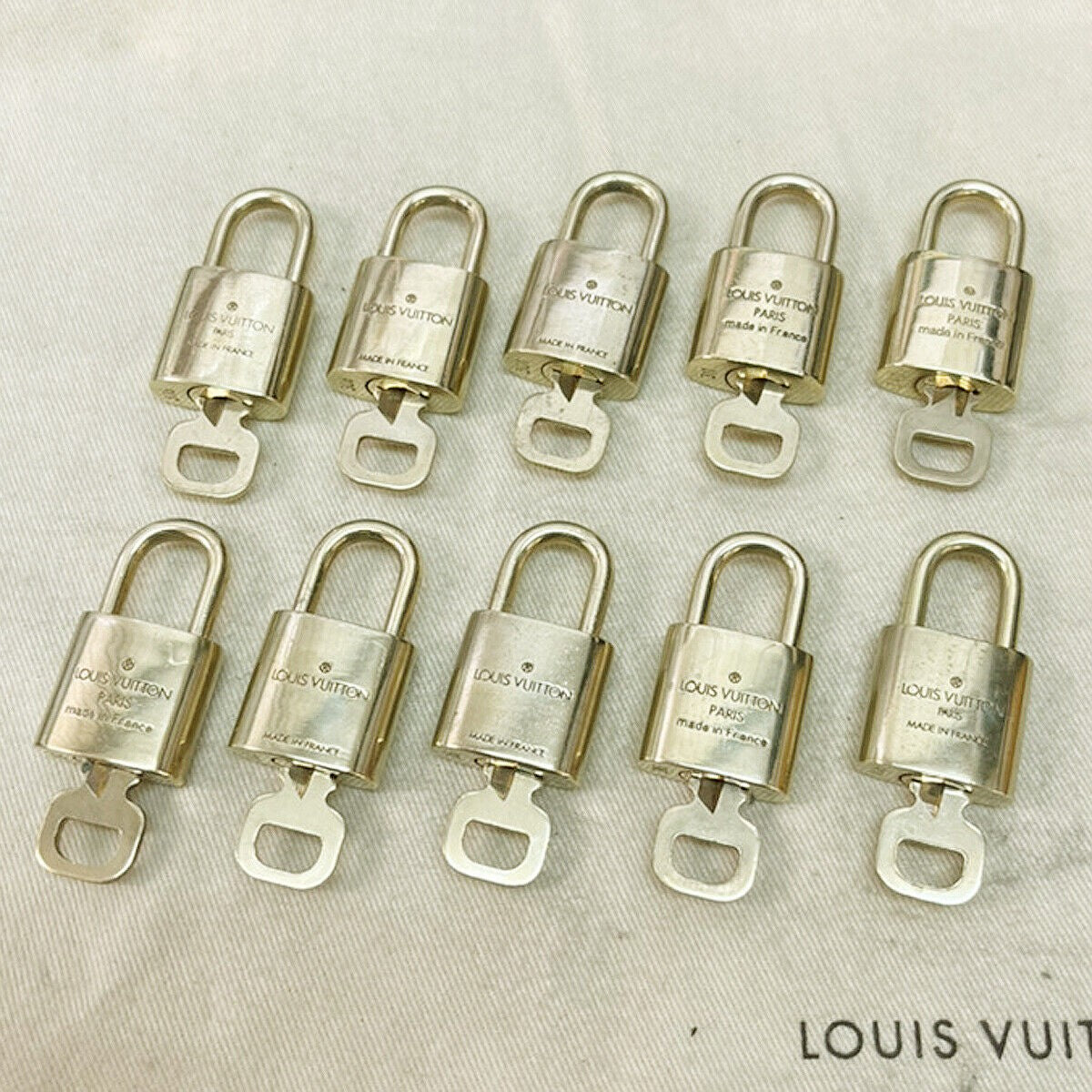 LOUIS VUITTON LV 10 SET PADLOCK KEY CHARM CADENA GOLD-PLATED FRANCE 35JF462