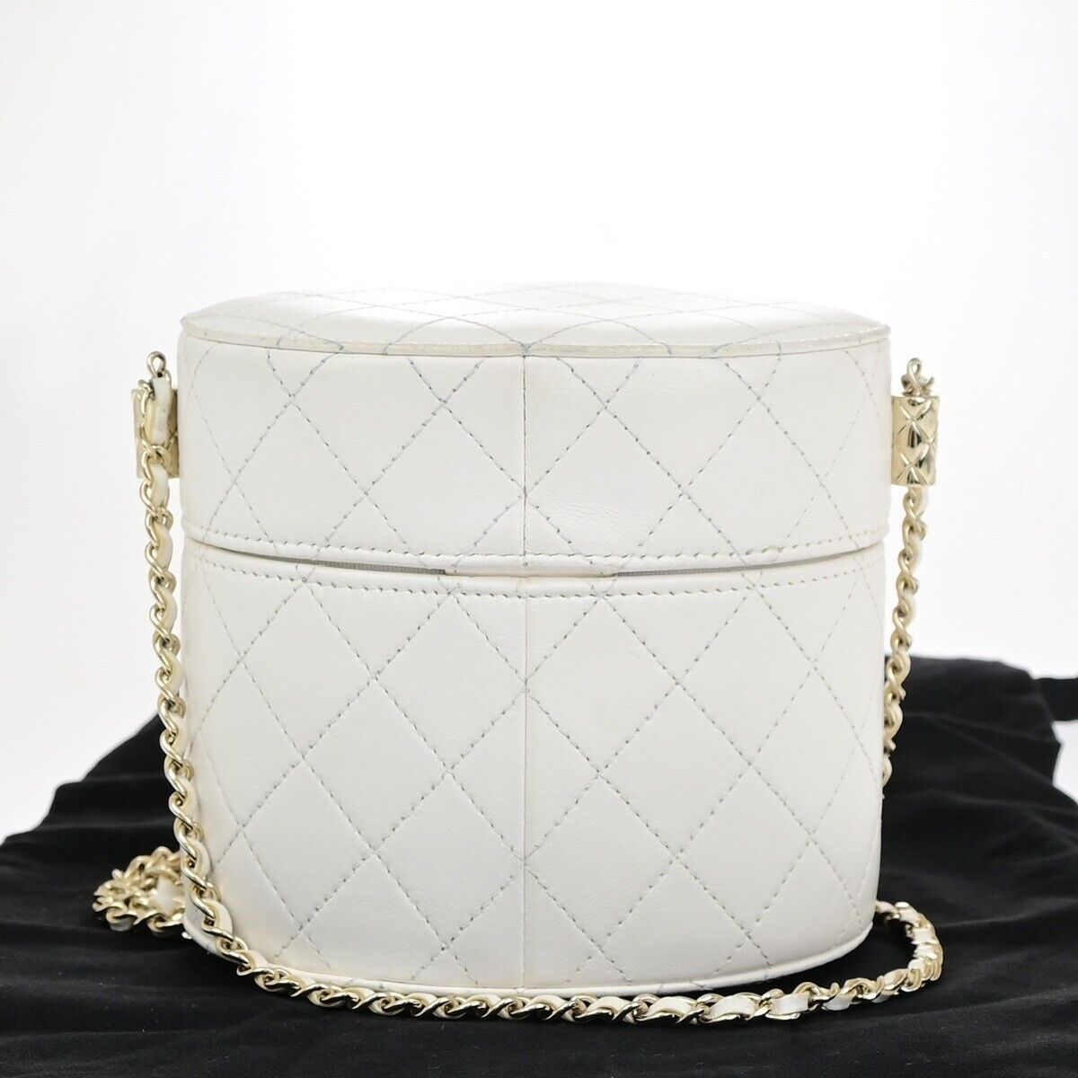 CHANEL CC Logo chain Shoulder Vanity Bag Matelasse Leather White GHW 645RF147