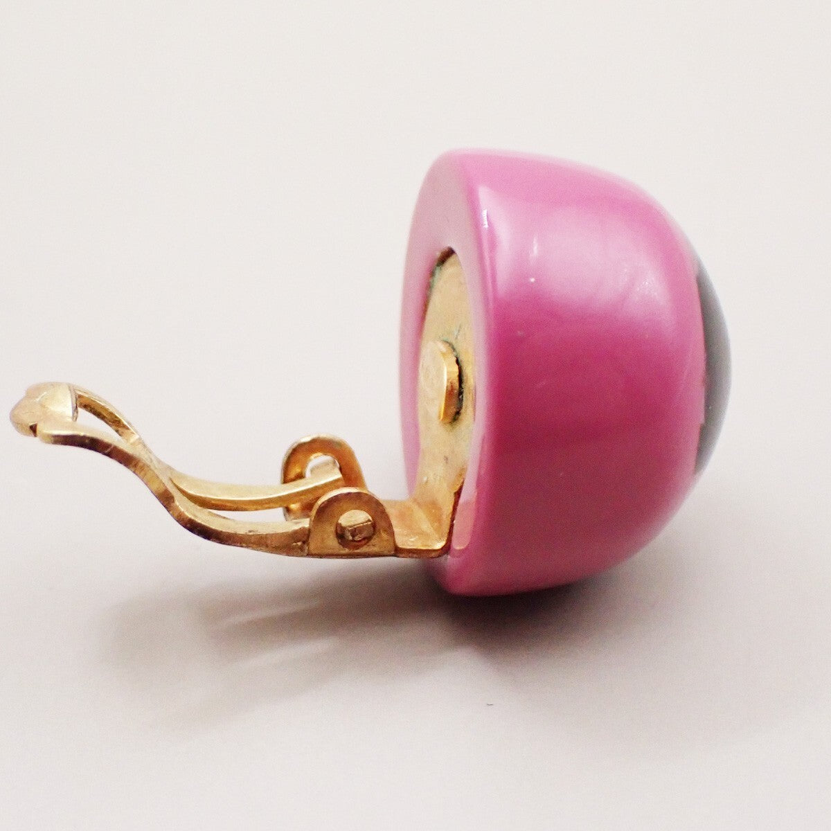 CHANEL CC Logo Button Earrings 01P Clip-On Plastic Pink GHW Vintage 33RK796