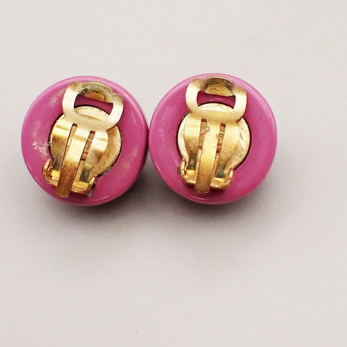 CHANEL CC Logo Button Earrings 01P Clip-On Plastic Pink GHW Vintage 33RK796