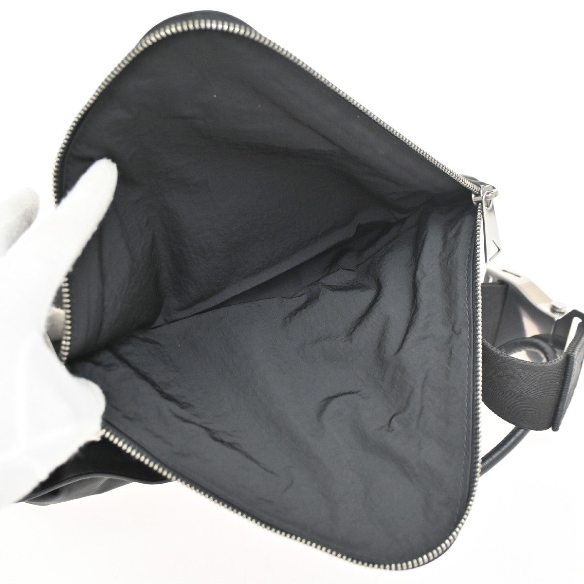 BOTTEGA VENETA Logo Beak Belt Waist Bag Leather Black SHW Italy 50RL603