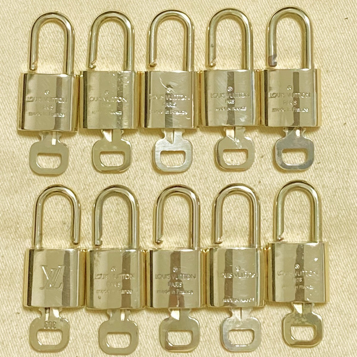LOUIS VUITTON LV 10 SET PADLOCK KEY CHARM CADENA GOLD-PLATED FRANCE 37PDA246