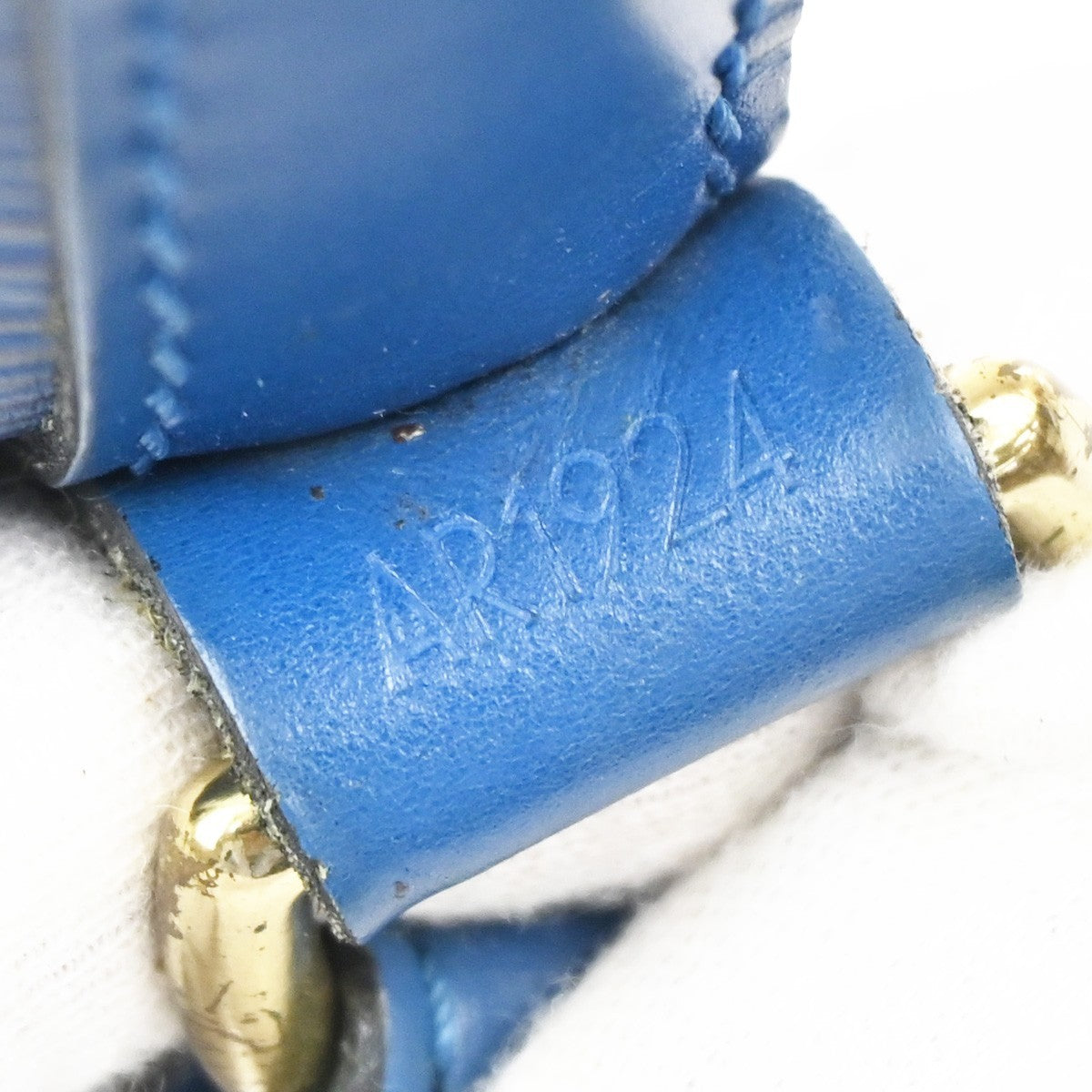 LOUIS VUITTON Petit Noe Drawstring Shoulder Bag Epi Leather Blue M44105 36EF305