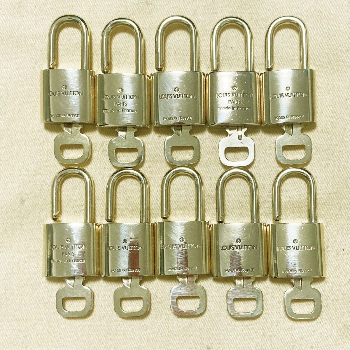 LOUIS VUITTON LV 10 SET PADLOCK KEY BAG CHARM CADENA GOLD PLATED FRANCE 31PDA128