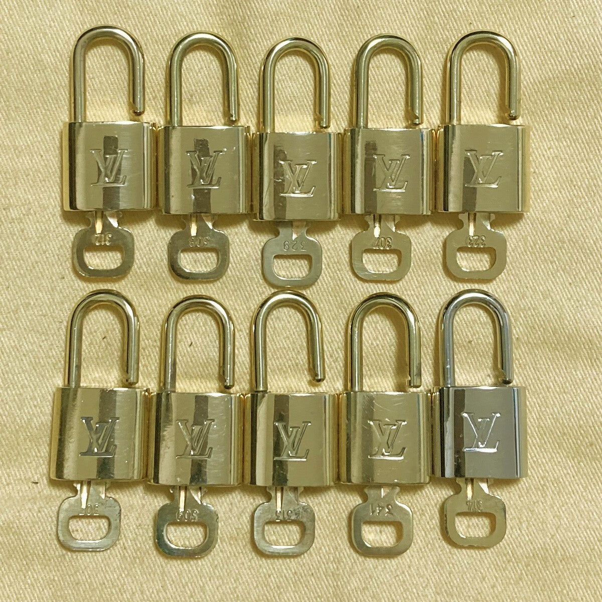LOUIS VUITTON LV 10 SET PADLOCK KEY CHARM CADENA GOLD-PLATED FRANCE 37PDA203