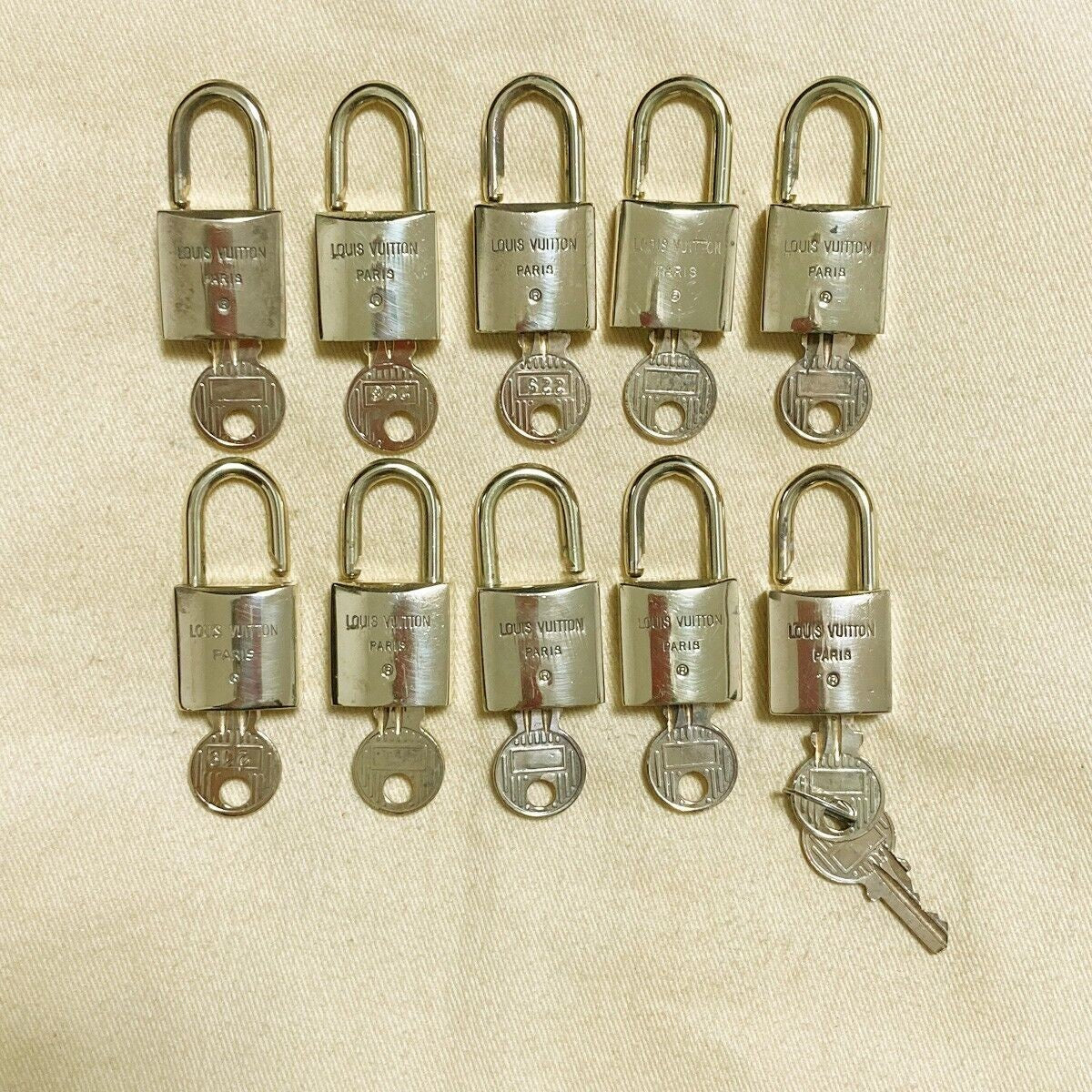 LOUIS VUITTON LV 10 SET PADLOCK KEY BAG CHARM CADENA GOLD PLATED FRANCE 38PDA105