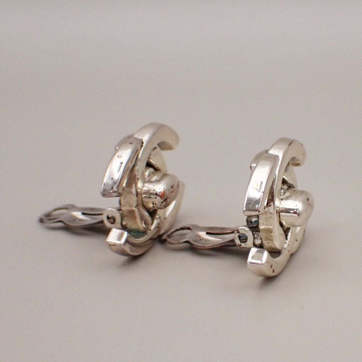 CHANEL CC Logo Button Earrings 96P Clip-On Silver-Plated France Vintage 85RL396