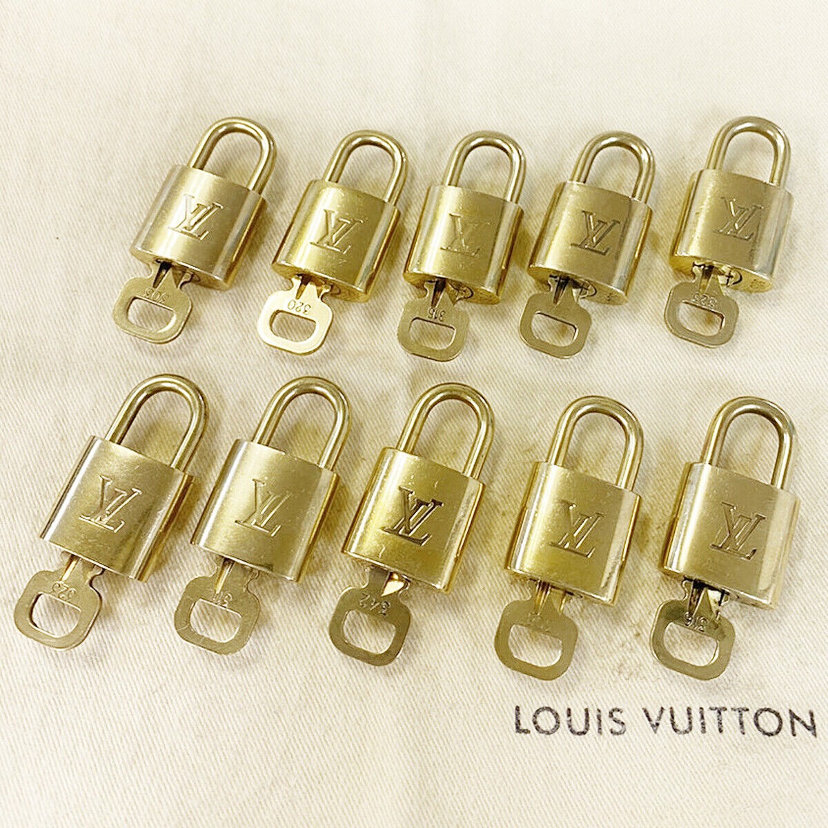 LOUIS VUITTON LV 10 SET PADLOCK CADENA KEY BAG CHARM GOLD PLATED FRANCE 39MS886