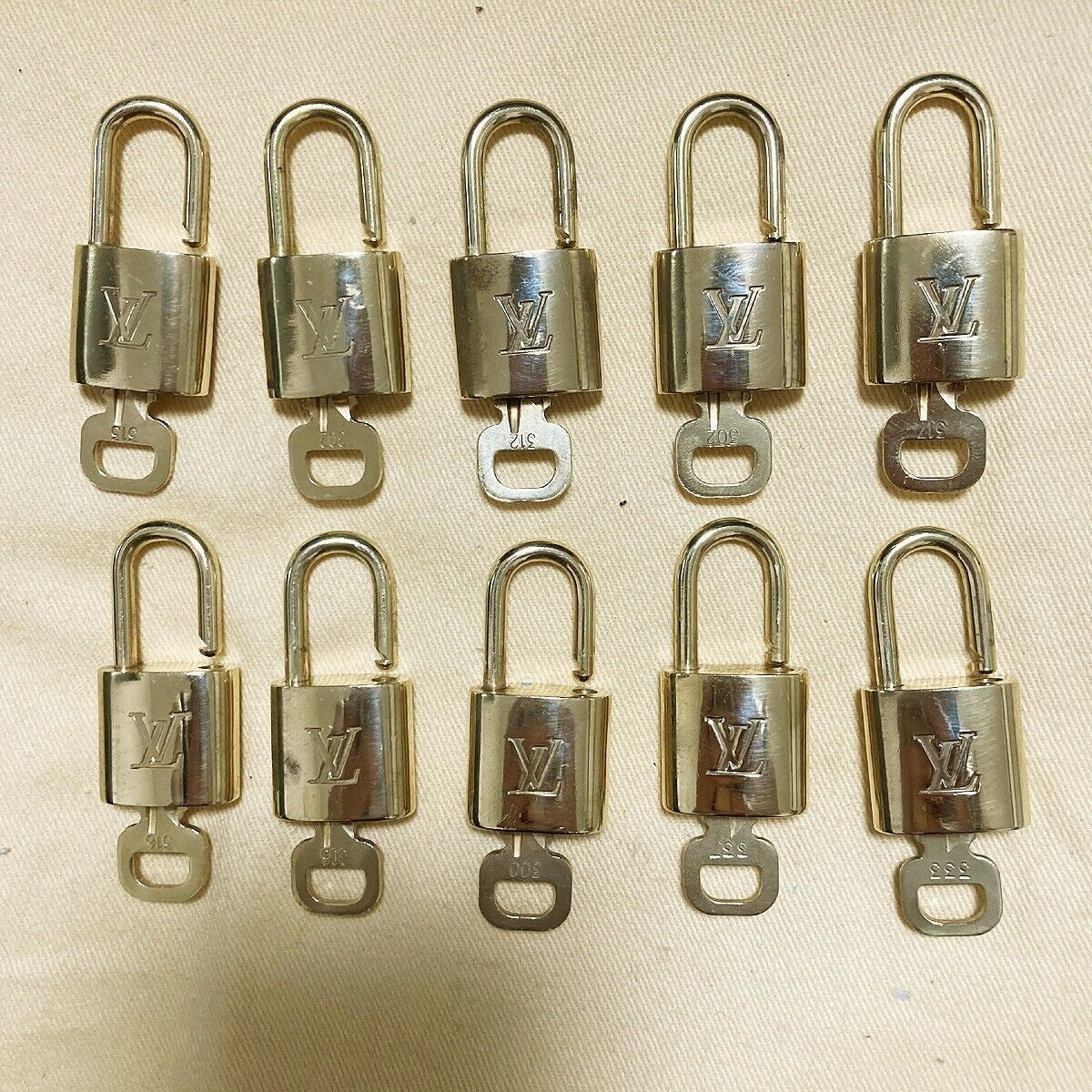 LOUIS VUITTON LV 10 SET PADLOCK KEY BAG CHARM CADENA GOLD PLATED FRANCE 35PDA009