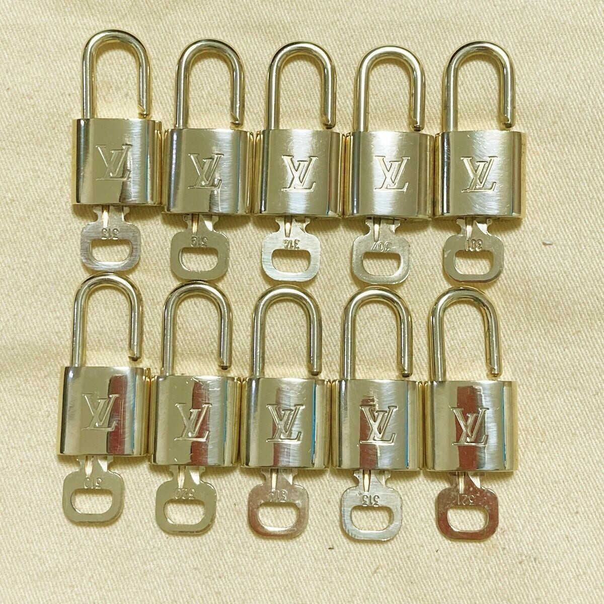 LOUIS VUITTON LV 10 SET PADLOCK CADENA KEY BAG CHARM GOLD PLATED FRANCE 33PDA123