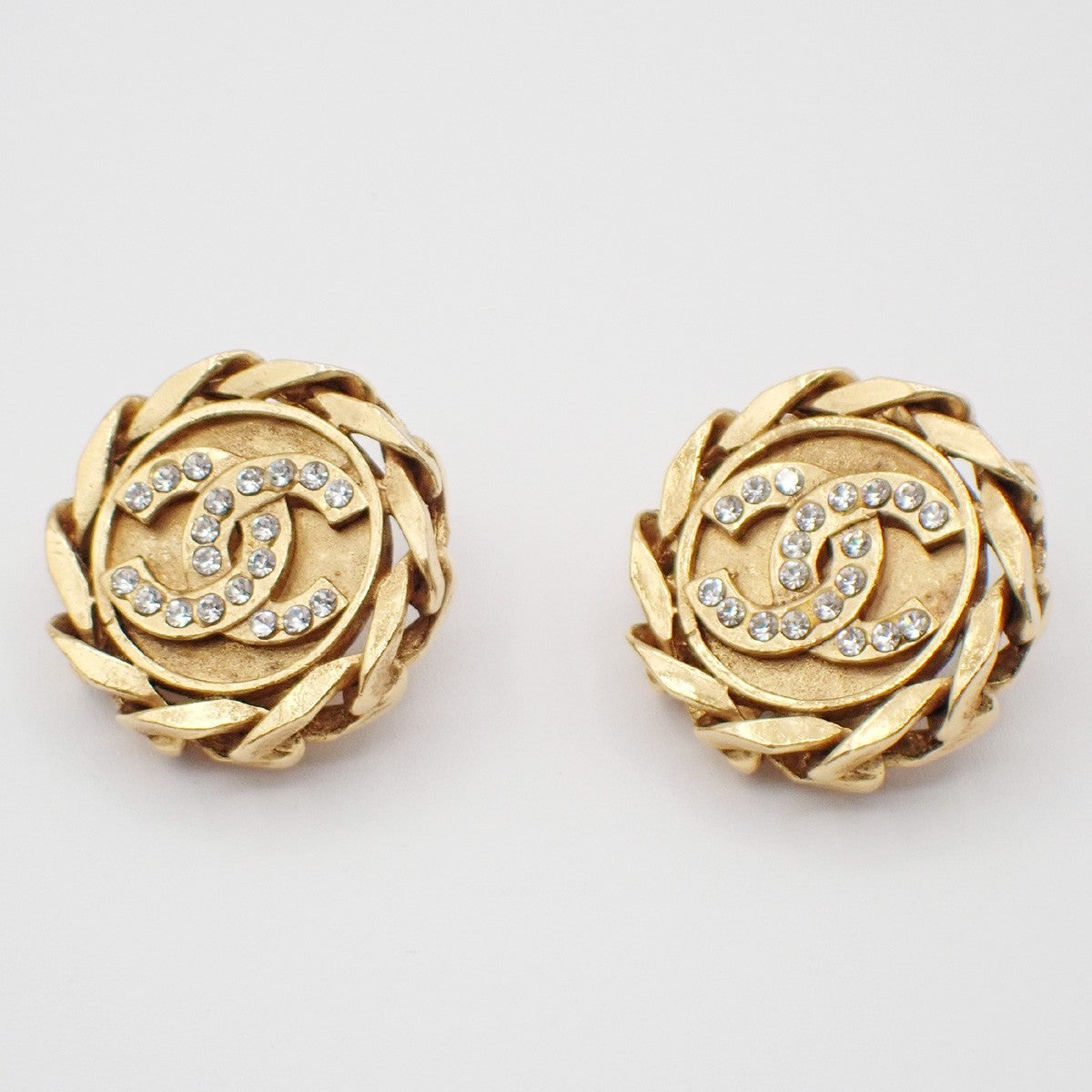 CHANEL CC Logo Rhinestones Round Botton Earring 23 Clip on Gold Vintage 81RL488