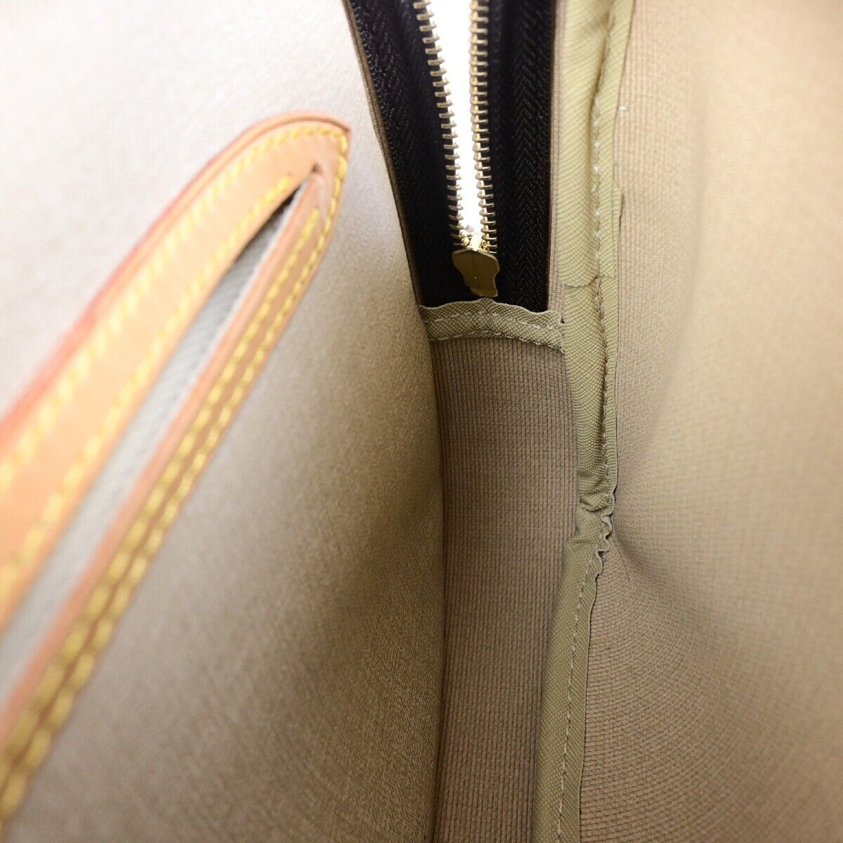 LOUIS VUITTON Reporter PM Crossbody Shoulder Bag Monogram Leather M45254 79ED036