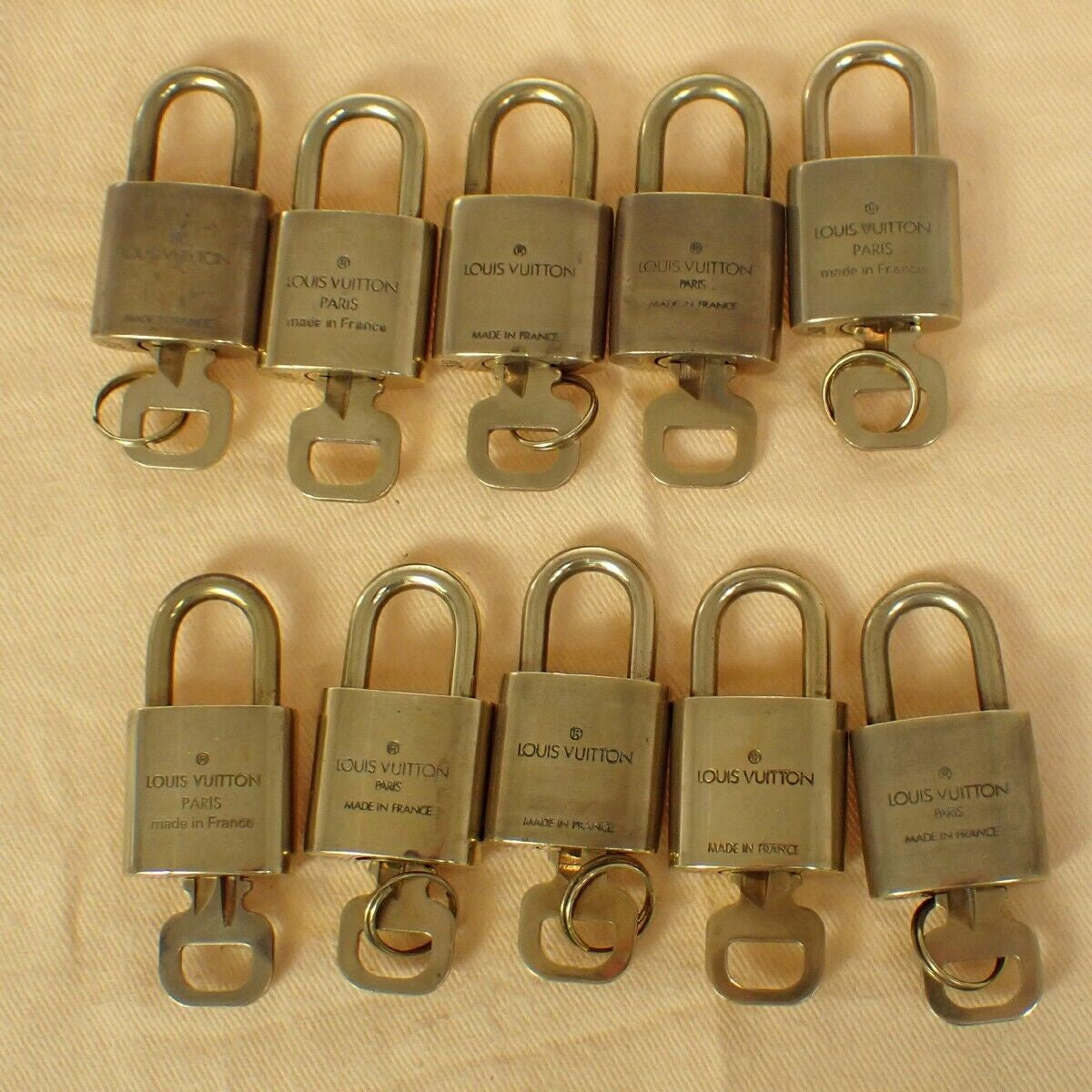 LOUIS VUITTON LV 10 SET PADLOCK KEY BAG CHARM CADENA GOLD PLATED FRANCE 33FA753