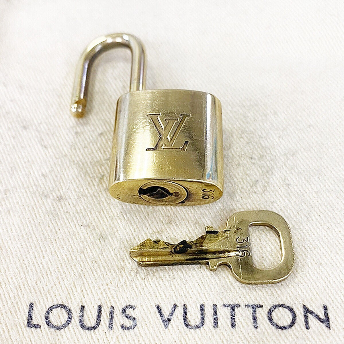 LOUIS VUITTON LV 10 SET PADLOCK CADENA KEY BAG CHARM GOLD PLATED FRANCE 39MS886