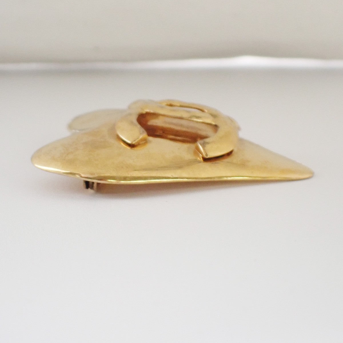 CHANEL CC Logo Heart Pin Brooch 93P Gold France Vintage 73RL810