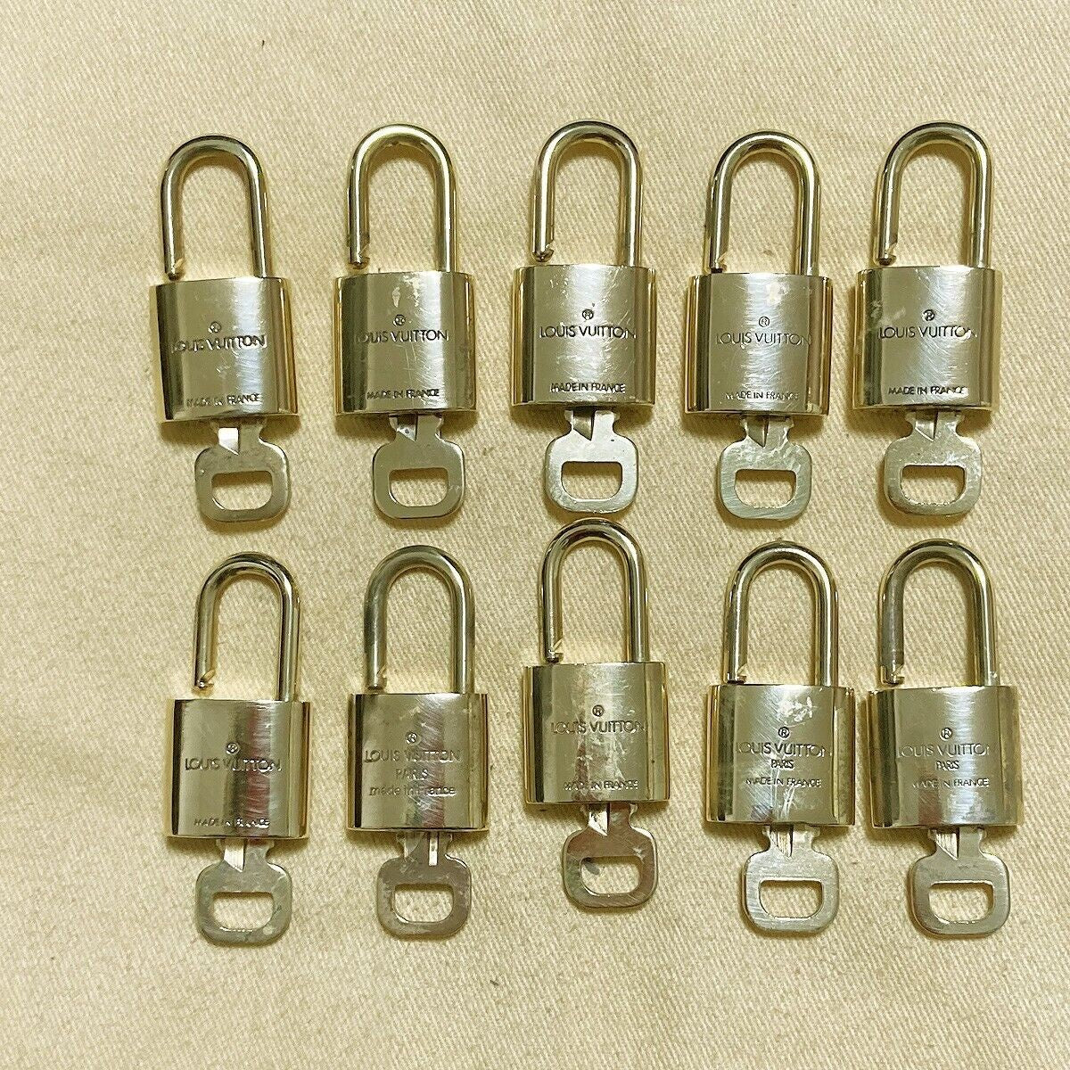 LOUIS VUITTON LV 10 SET PADLOCK KEY BAG CHARM CADENA GOLD PLATED FRANCE 37PDA083