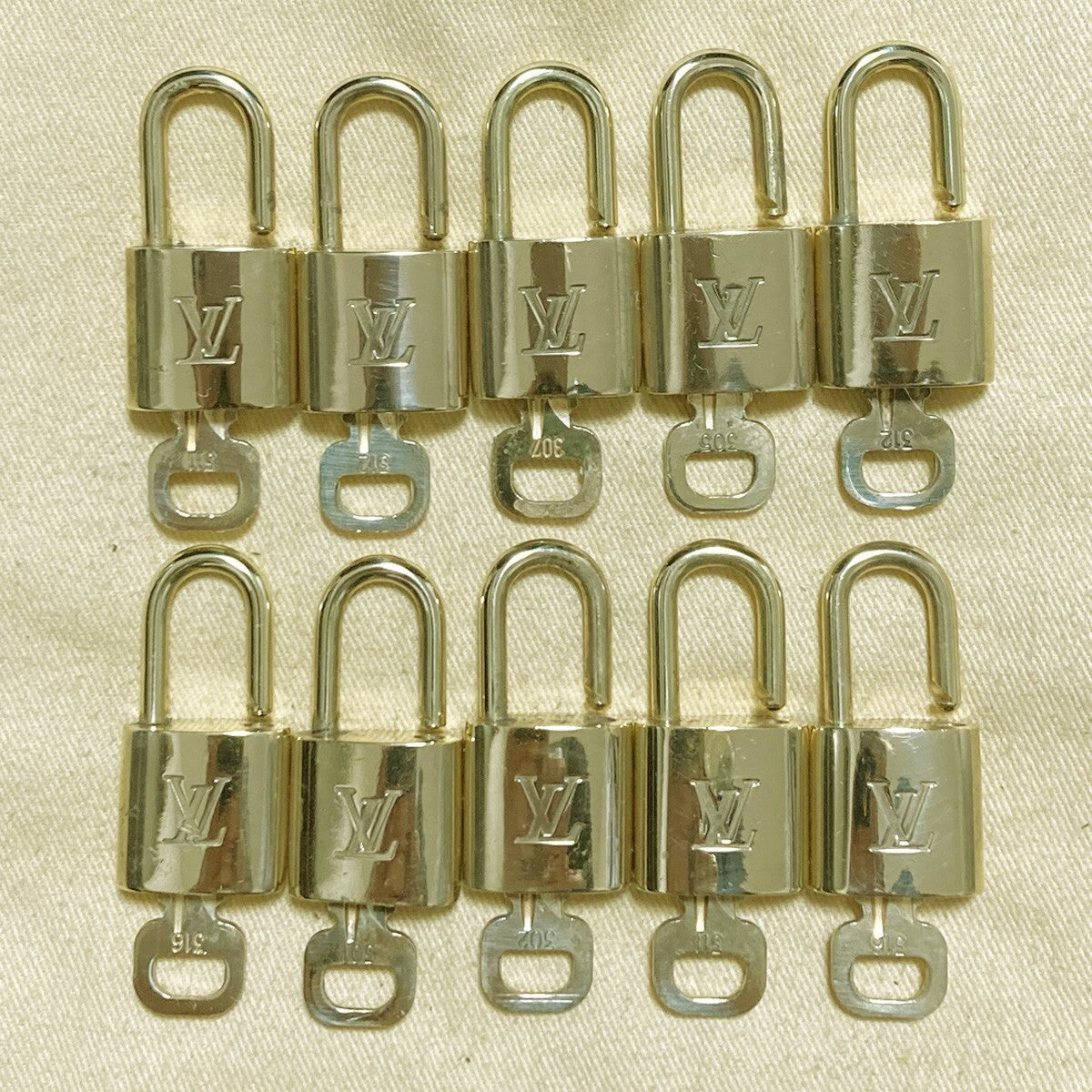 LOUIS VUITTON LV 10 SET PADLOCK KEY CHARM CADENA GOLD-PLATED FRANCE 39PDA213