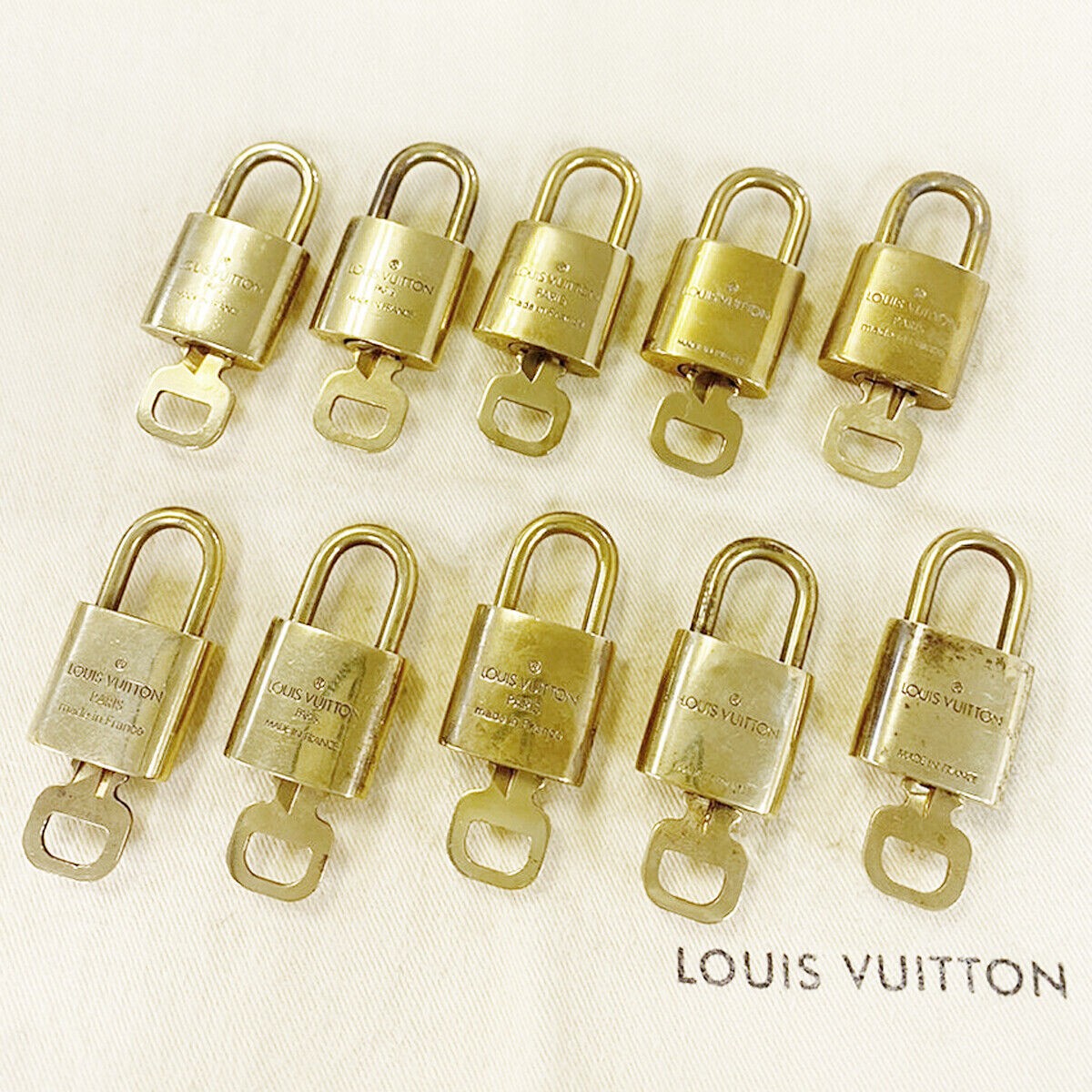 LOUIS VUITTON LV 10 SET PADLOCK CADENA KEY BAG CHARM GOLD PLATED FRANCE 35MS873