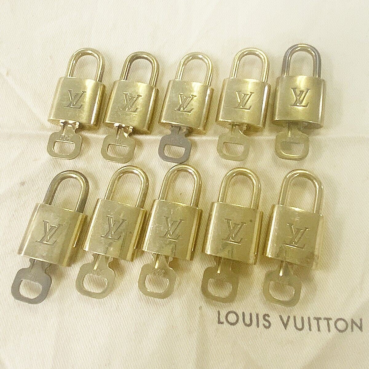 LOUIS VUITTON LV 10 SET PADLOCK KEY BAG CHARM CADENA GOLD-PLATED FRANCE 80MT810