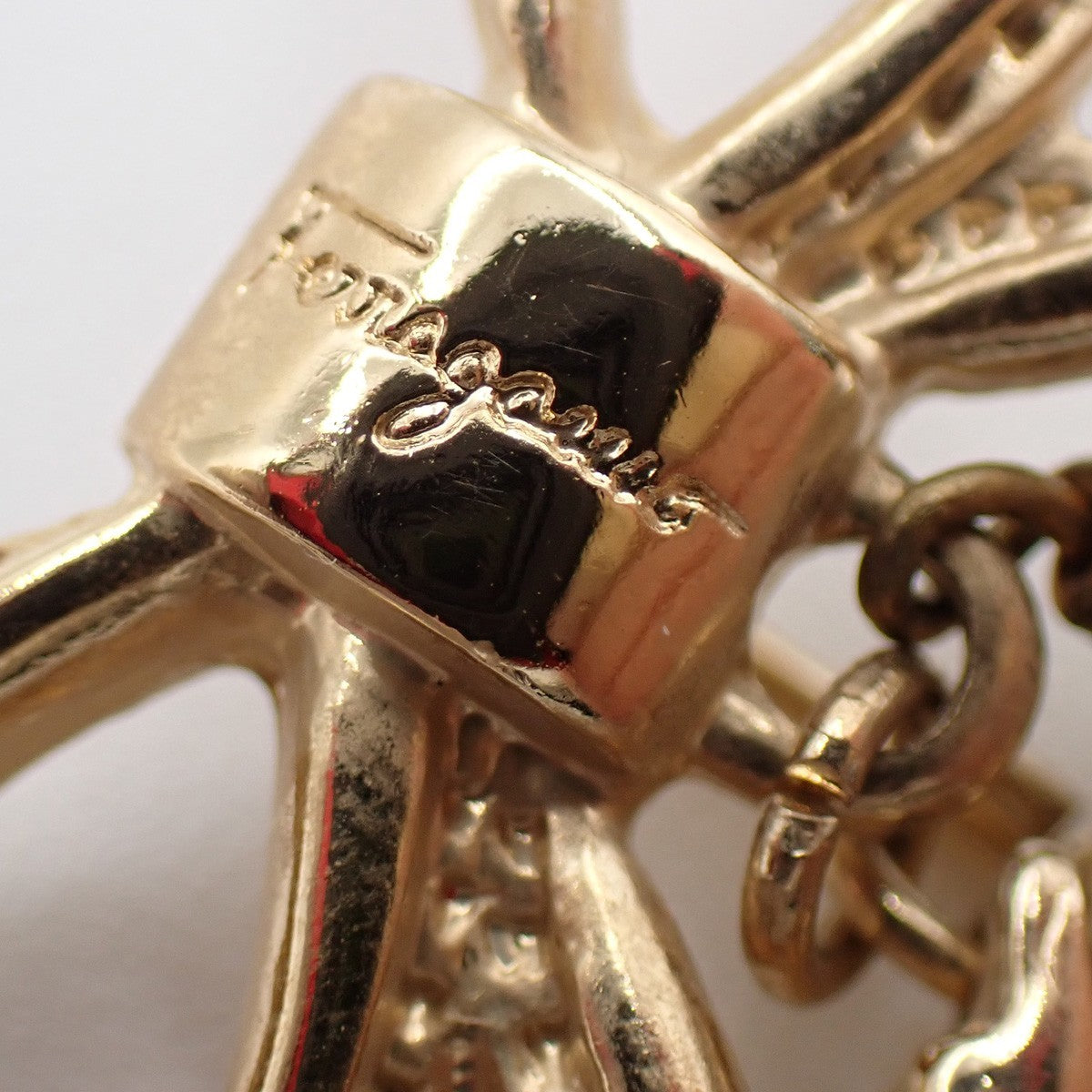 SALVATORE FERRAGAMO Logo Imitation Pearl Bow Shoes Charm Pin Brooch Gold 03KP067